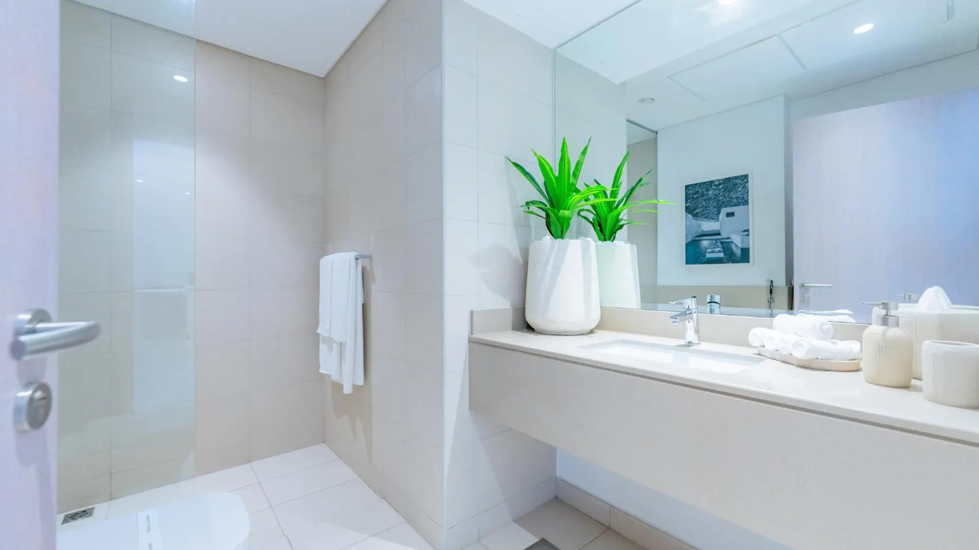 One Bedroom Apartment By Otolo Homes With Free Yas Theme Park Tickets Абу-Даби