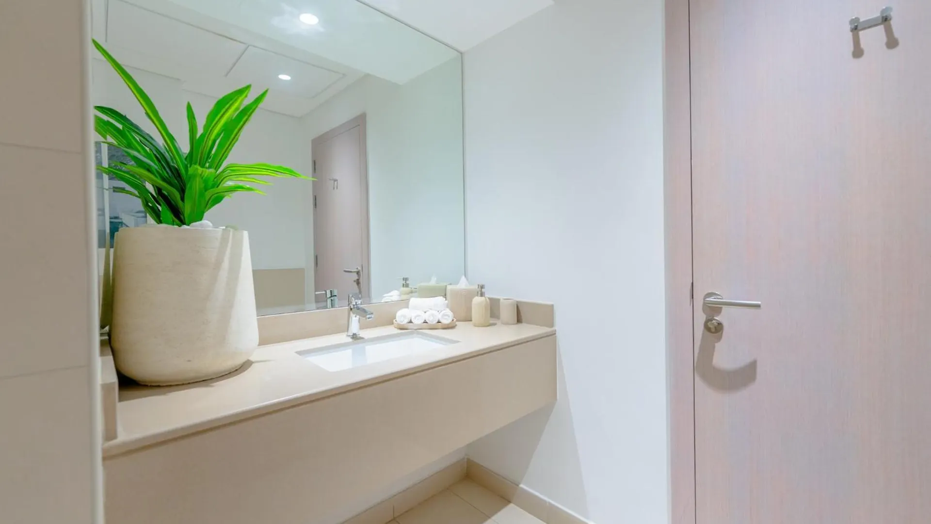 One Bedroom Apartment By Otolo Homes With Free Yas Theme Park Tickets Абу-Даби